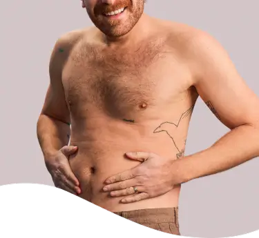 Hombre emocionado viendo un encuentro deportivo